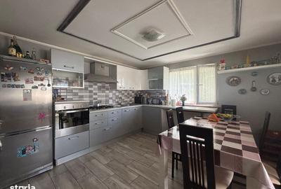 Casă cu 4 camere în Central - 2
