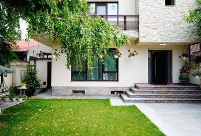 Vila S+P+1E+M cu 6 camere, zona metrou Aparatorii Patriei, Sector 4
