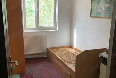 De vanzare apartament 3 camere semidecomandat, et1 4, zona centrala , Slobozia, Jud Ialomi?a - 4