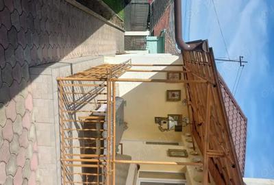 Casă cu 2 camere cu Teren 600 Mp în Central - 1