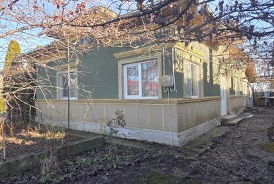 Casă cu 4 camere cu Teren 638 Mp în Crețești