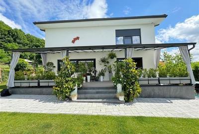 FILM & Tur LIVE!Vila cu arhitectura selecta,  intr- o eleganta oaza de liniste. - 17