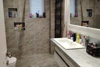 Casă cu 4 camere cu Teren 471 Mp în Central - 1