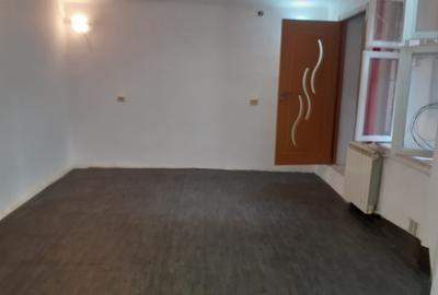Iancului,Metrou,spatiu de inchiriat,parter ,3 camere,2 bai,centrala,110 mp utila