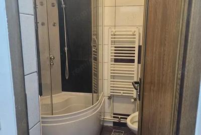 Garsonieră decomandată în Gorjului