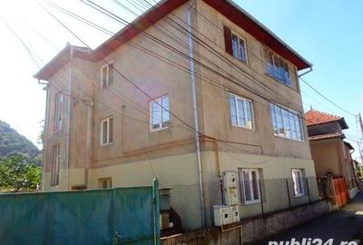 Casă cu 6 camere în Cetate - 1