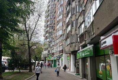Spațiu comercial, de 147 mp, în Titan - 1
