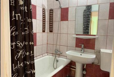 Inchiriez jumatate apartament 3 camere - 2