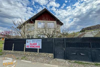 Casă individuală cu 6 camere cu Canalizare în Exterior Sud - 1