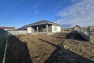Casă cu 3 camere cu Teren 450 Mp în Lazuri - 1