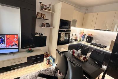 Apartament cu 2 camere decomandat, mobilat în Tractorul - 4
