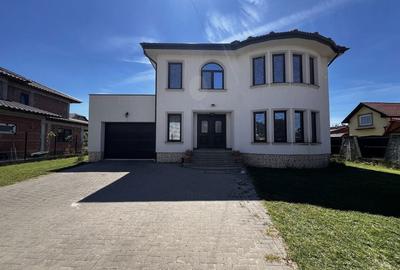 Casă cu 4 camere în Central - 2