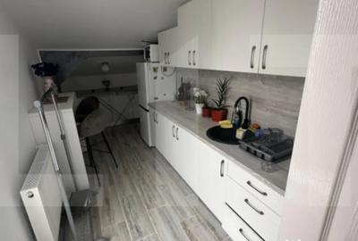 Apartament cu 5 camere semidecomandat în Aurel Vlaicu