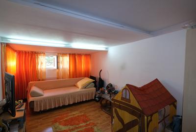 Casă individuală cu 10 camere cu Canalizare în Mihai Bravu - 12