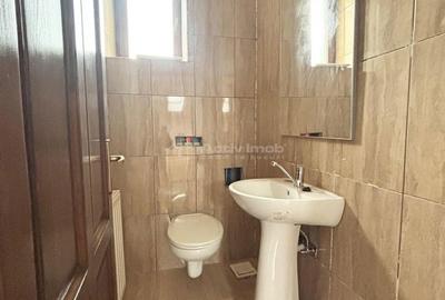 Casă cu 10 camere cu Teren 211 Mp în Central - 12