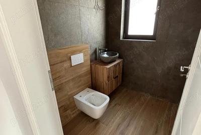 Casă cu 4 camere cu Teren 500 Mp în Domnești