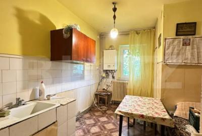 Apartament cu 3 camere decomandat în Liliacului
