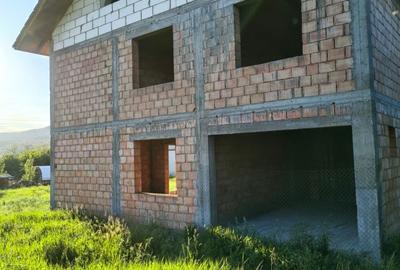 Casă cu 4 camere cu Teren 1600 Mp în Dăești - 13