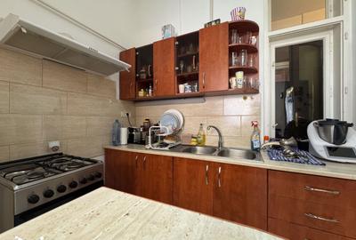Casă cu 10 camere cu Canalizare în Central - 16