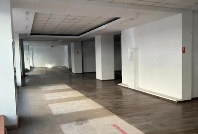 Spațiu comercial, de 398 mp, în Central - 3