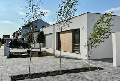 Duplex intabulat, cu 4 camere,gradina interioara, 435mp teren