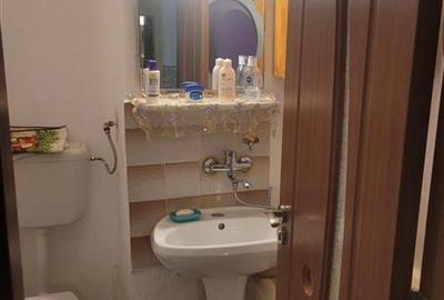 Apartament cu 3 camere nedecomandat în 9 Mai - 13