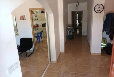 Casă cu 4 camere în Exterior Vest