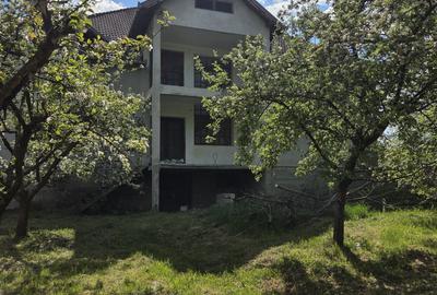 Casă cu 4 camere în Cârnești - 4
