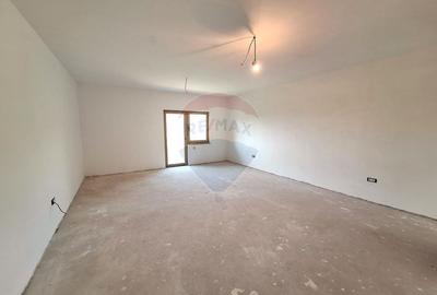 Casa / Vila la gri aproape gata sa devina " acasa" ! - 12