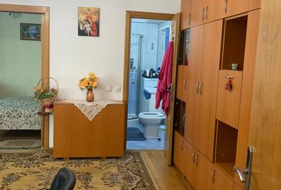 Apartament cu 3 camere semidecomandat în Gara de Nord