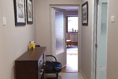 Apartament cu 3 camere semidecomandat, mobilat în Central - 2