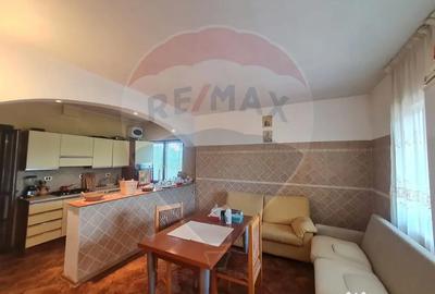 Casă cu 6 camere cu Teren 1649 Mp în Jorăști - 4