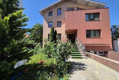 Casă individuală cu 11 camere în Păcii