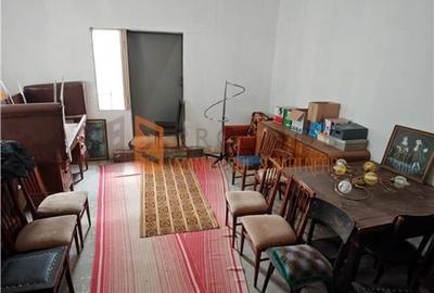 Casa de vanzare si teren 708 mp in zona Micro 5 - 8