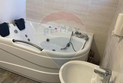 Hotel/Pensiune, de 906 mp, în P-ța Unirii - 5