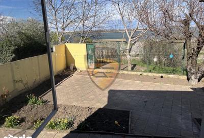 Casă cu 4 camere cu Teren 400 Mp în Central - 1