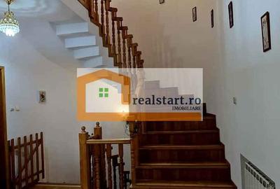 Casă cu 9 camere cu Teren 1800 Mp în Central - 17
