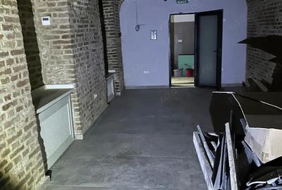 Spațiu comercial, de 220 mp, în P-ța Unirii - 1