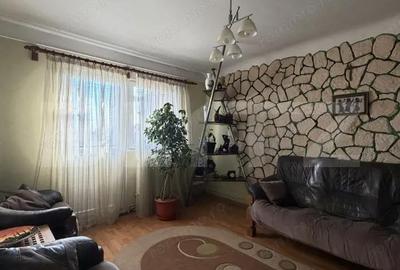 Apartament cu 4 camere decomandat în 1 Mai - 1