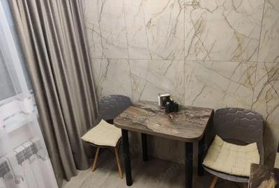 Garsonieră decomandată în Titan