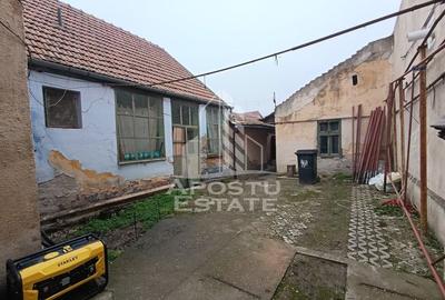 Casa la curte comuna, necesita renovare, situata in zona Dambovita. - 11