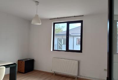Apartament cu 4 camere decomandat în Băneasa