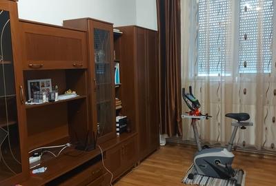 Rahova , Piata Cosbuc - 5