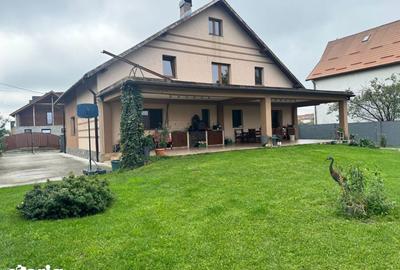 Casă cu 5 camere cu Teren 1000 Mp în Recea