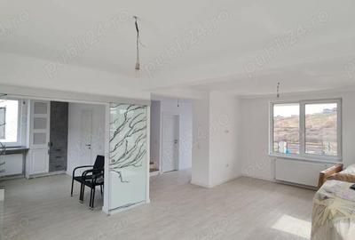 Casă cu 4 camere în Hlincea