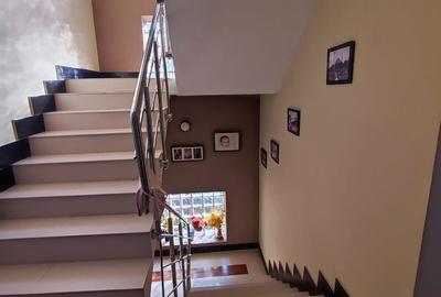 Casă cu 8 camere cu Teren 1000 Mp în Balotești - 2