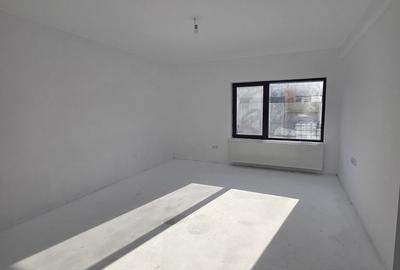 Casă cu 4 camere cu Teren 452 Mp în Central