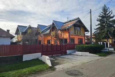 Casă de vânzare în Golești – locație excelentă lângă muzeu - 1