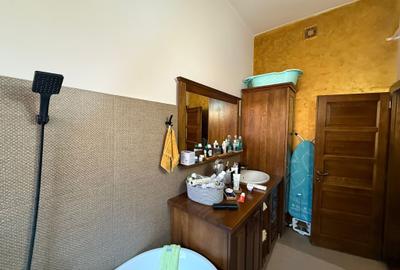 Apartament 4 camere,decomandat,etaj 1 + curte privata,zona ultracentrală Apartament 4 camere,decomandat,etaj 1 + curte privata,zona ultracentrală - 9