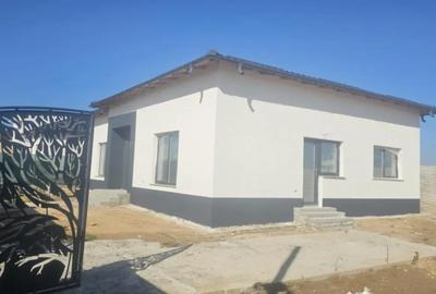 Casă cu 4 camere cu Teren 412 Mp în Malu Mare